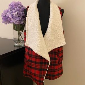 NWOT Women’s Maurices Black & Red Plaid Sherpa Lined Open Front Vest, Size M